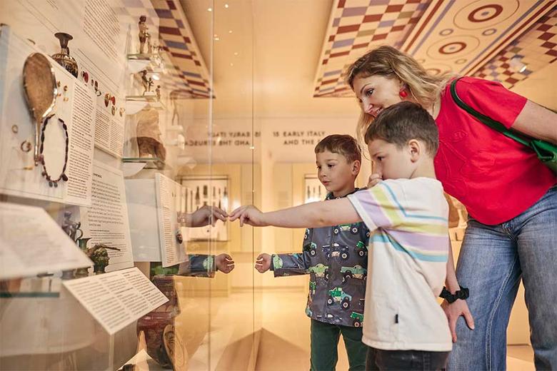 Families in the new Rome Gallery