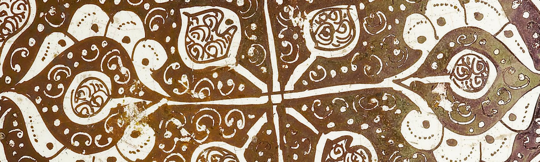EAX.289 Star tile with vegetal and calligraphic decoration
