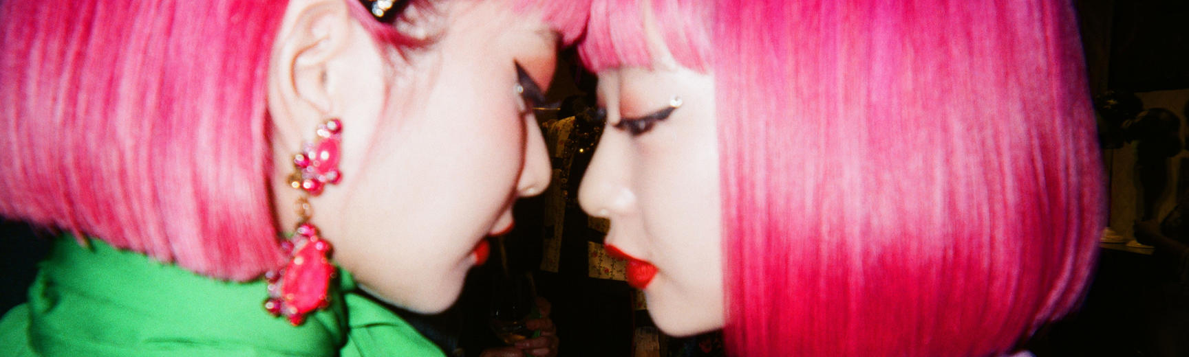 Photograph by Ninagawa Mika of two pink-haired young women facing each other