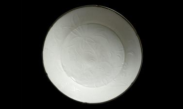 Ding ware dish