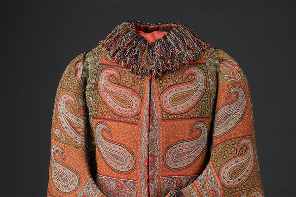 A winter kashmir shawl with fringed collar