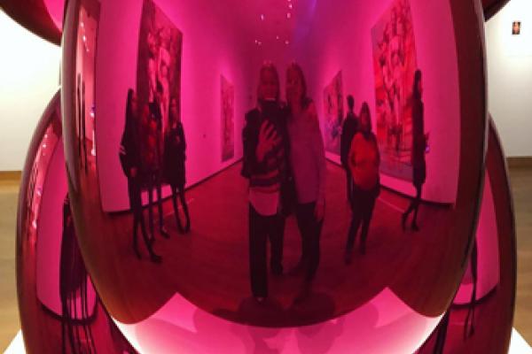 Jeff Koons exhibition Instagram photo by saskiawhitfield