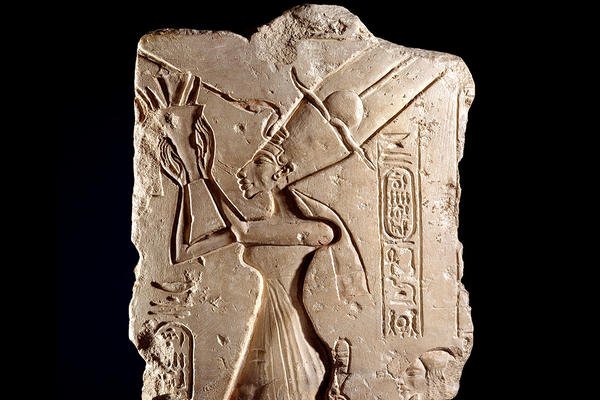 Nefertiti worshipping the sun god Aten fragment 