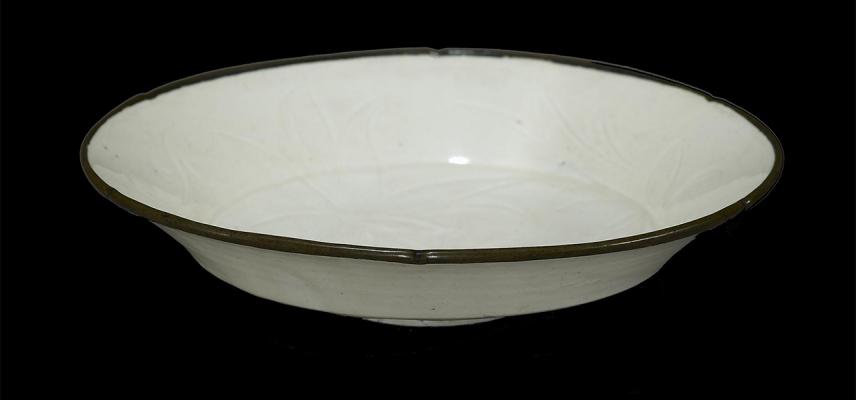 Ding ware dish