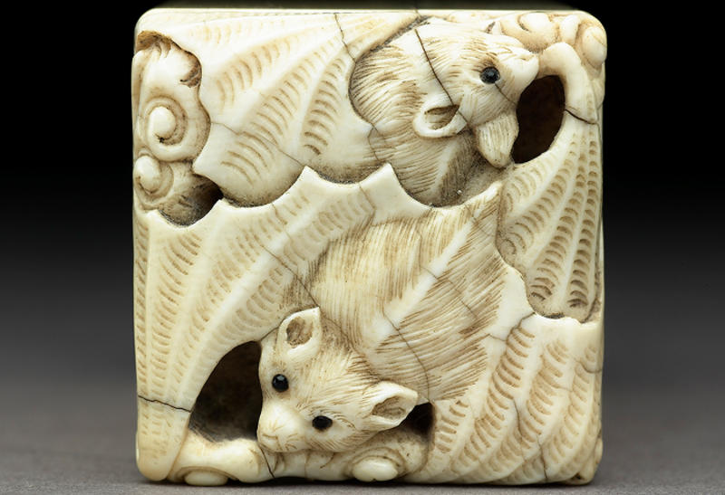 Carved ivory official sea, with bats