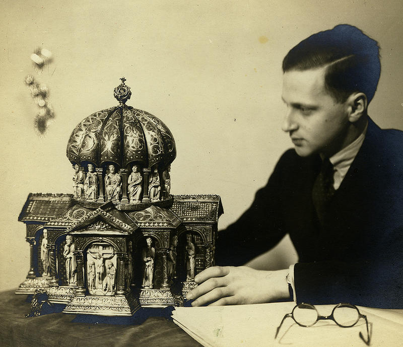 Art dealer Herbert Bier holding the Guelph Treasure 