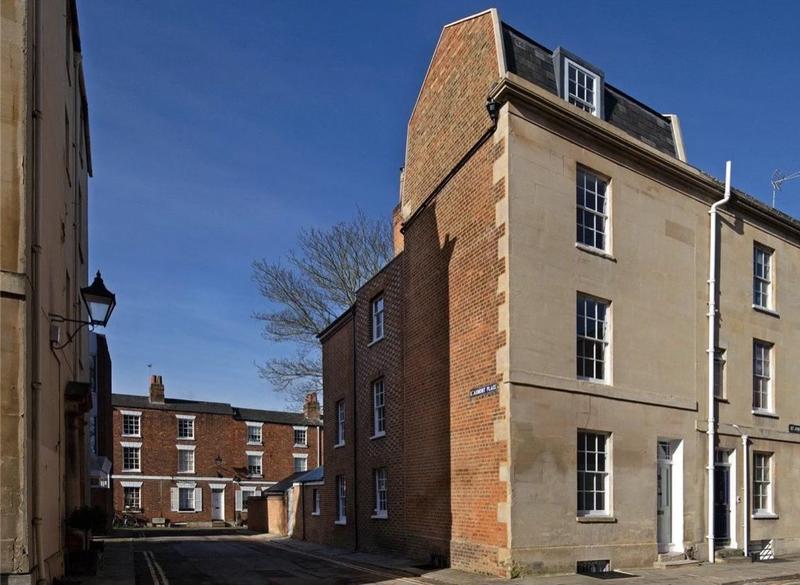 Detail of the corner of St John Street and Beaumont Buildings, Oxford