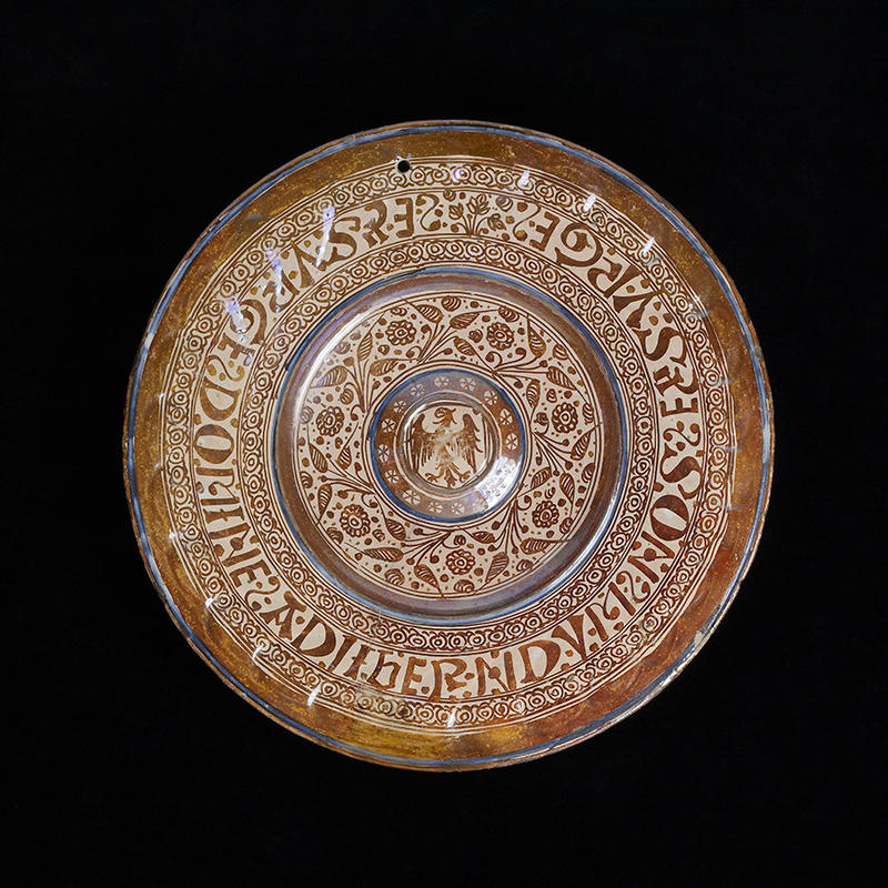 A basin with vegetal decoration, Latin Inscription, Valencia, tin-glazed earthenware, 16th century, lustred