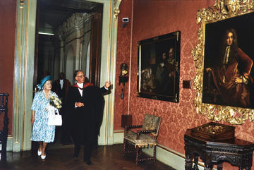 25 queen mother visit 89 g s