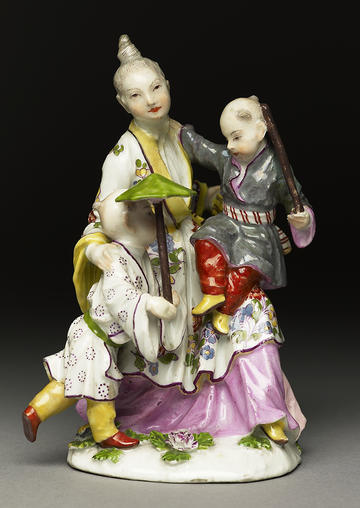 Group of Chinoiserie porcelain figure prettily decorated from the Meissen factory made in about 1750