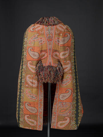 Back of a winter Kashmir shawl with fringed collar and sleeves
