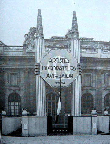 Black and white photograph of the Grand Palais in Paris