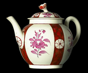 Worcester porcelain teapot and lid dated 1770-1772, 14 cm tall and with pink and red design