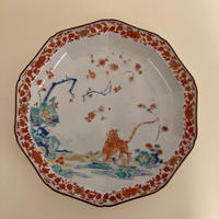 Kakiemon porcelain dish, with enamel painted decoration of a tiger in a landscape EA1978.572