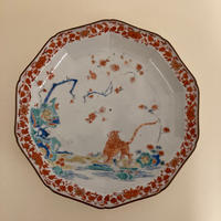 Kakiemon porcelain dish, EA1978.572; (c) Ashmolean Museum Kakiemon porcelain dish, with enamel painted decoration of a tiger in a landscape EA1978.572